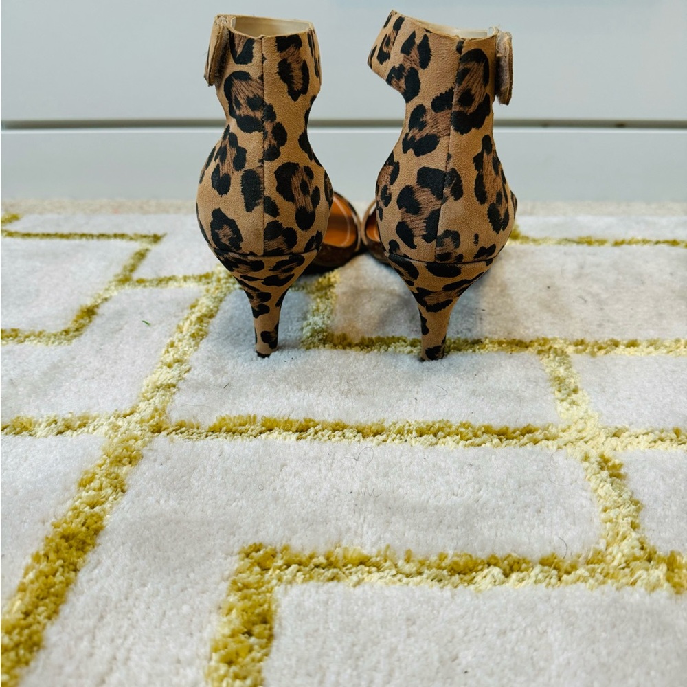 Vince Camuto Leopard Print Ankle Strap Kitten Heel - Size 8.5 Wide fit. - Picture 2 of 5